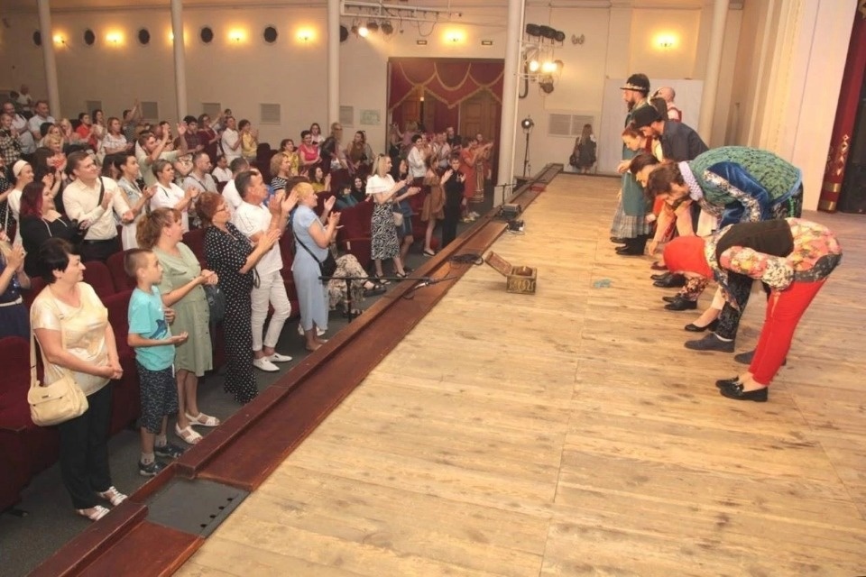 Великолукский драмтеатр представил четыре спектакля жителя Новороссийска Великолукский драмтеатр представил четыре спектакля жителя Новороссийска