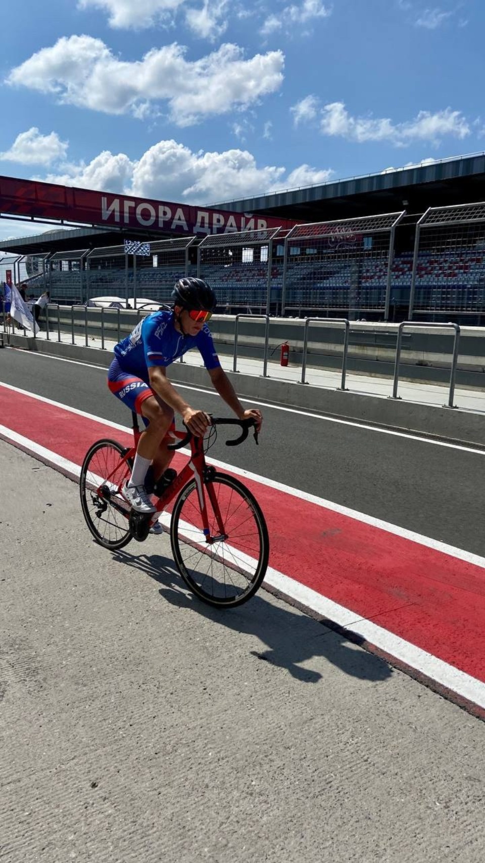 Пскович успешно выступил на региональных соревнованиях по велоспорту на шоссе в Санкт-Петербурге