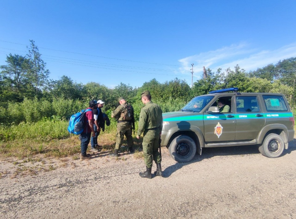 Псковские пограничники задержали иностранцев при попытке незаконного пересечения госграницы