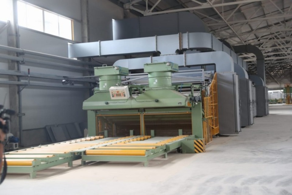 Первую очередь производства по переработке древесины в Плюсском районе запустят в течение месяца