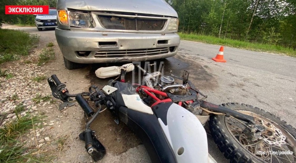 Несовершеннолетнего мотоциклиста госпитализировали в результате ДТП в Печорском районе