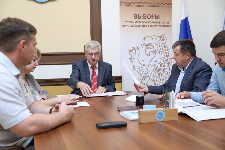 Кандидат от партии КПРФ подал документы на выборы губернатора Псковской области