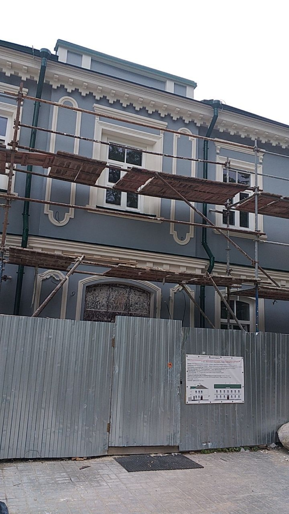 В Музее-гостинице Псково-Печерского монастыря завершаются фасадные работы