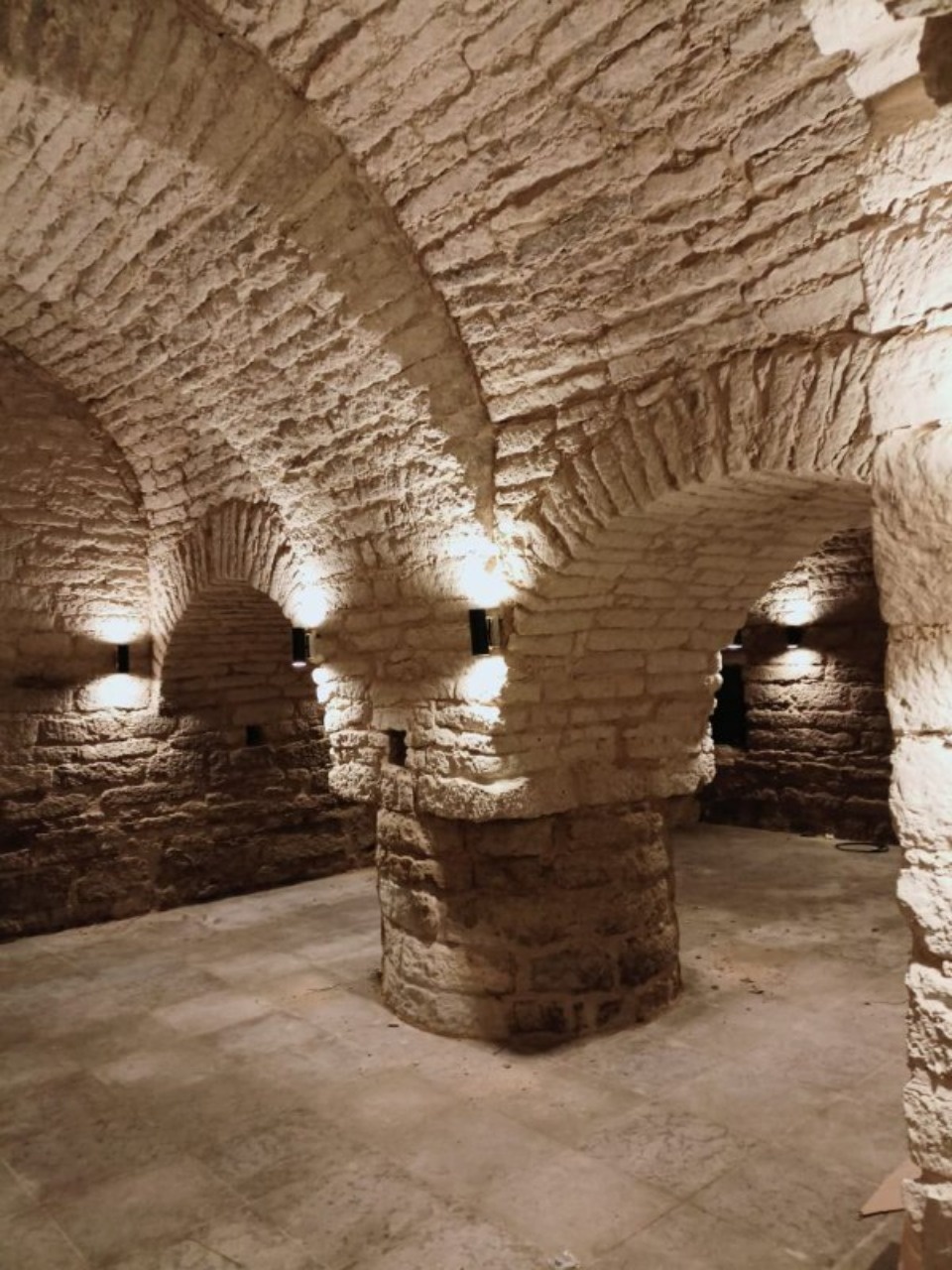 Реставрацию подклетов завершили в Палате на подворье Елизаровского монастыря в Пскове