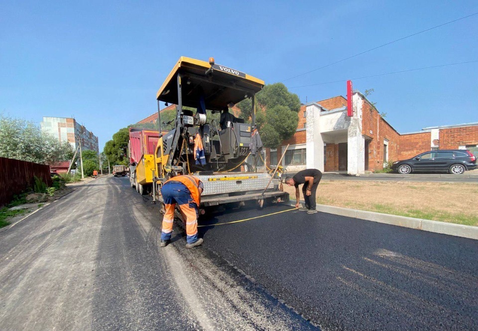 Дорожные работы на улице Лепешинского в Пскове находятся на завершающем этапе