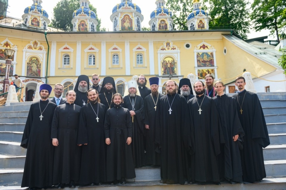 Состоялся первый выпуск в Псково-Печерской духовной семинарии 