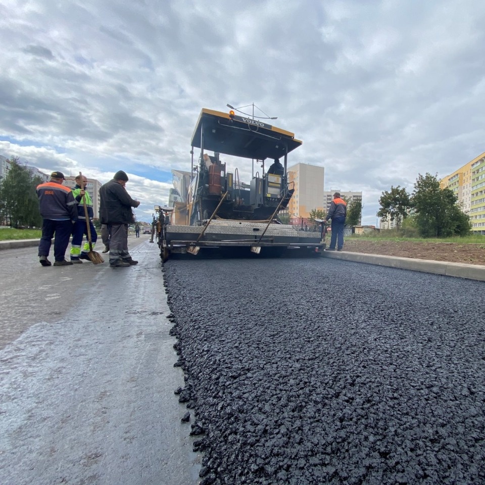 Укладка асфальта стартует на улице Коммунальной следующей неделе в Пскове Укладка асфальта стартует на улице Коммунальной следующей неделе в Пскове
