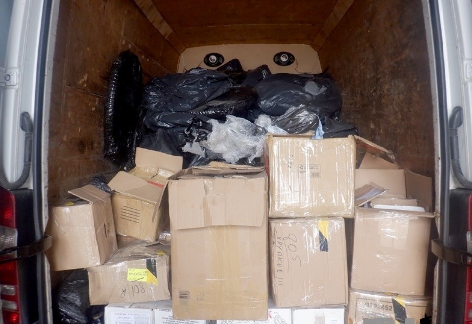 Более 220 кг испанского хамона пытался незаконно ввезти молдаванин через госграницу в Псковской области