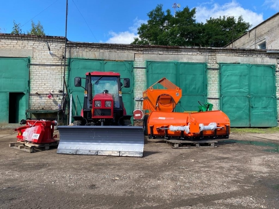 Дорожную технику на 2,5 млн рублей закупили для Пыталовского района Дорожную технику на 2,5 млн рублей закупили для Пыталовского района