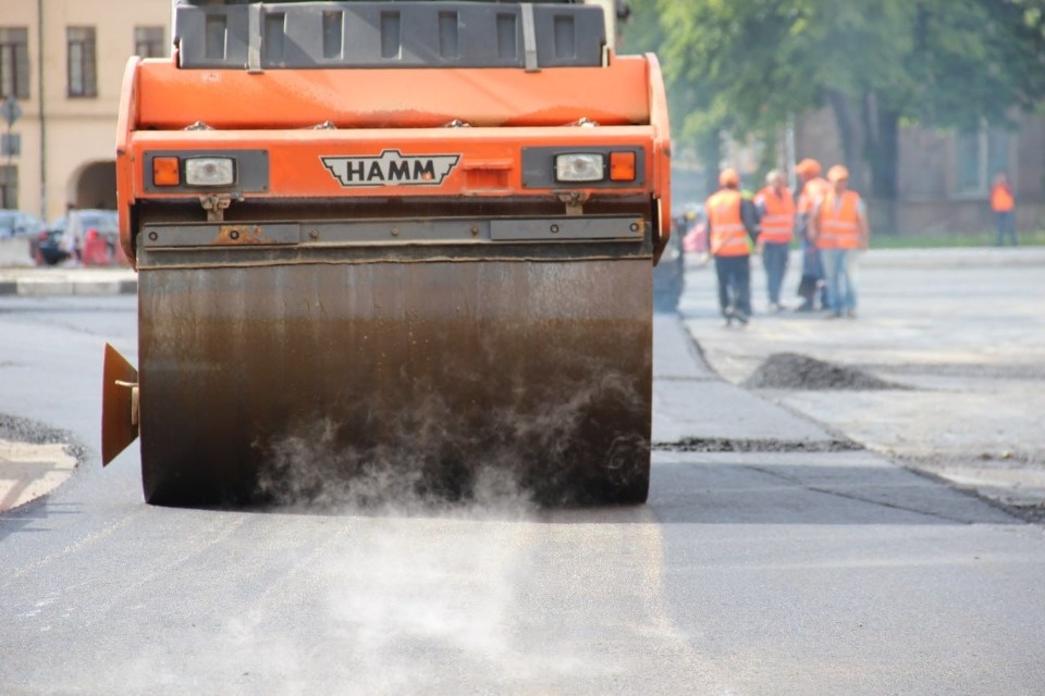 Асфальт на улице Коммунальной в Пскове начнут укладывать с 12 июля Асфальт на улице Коммунальной в Пскове начнут укладывать с 12 июля