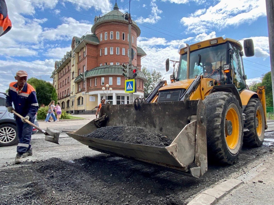 В Пскове продолжается дорожный ремонт картами