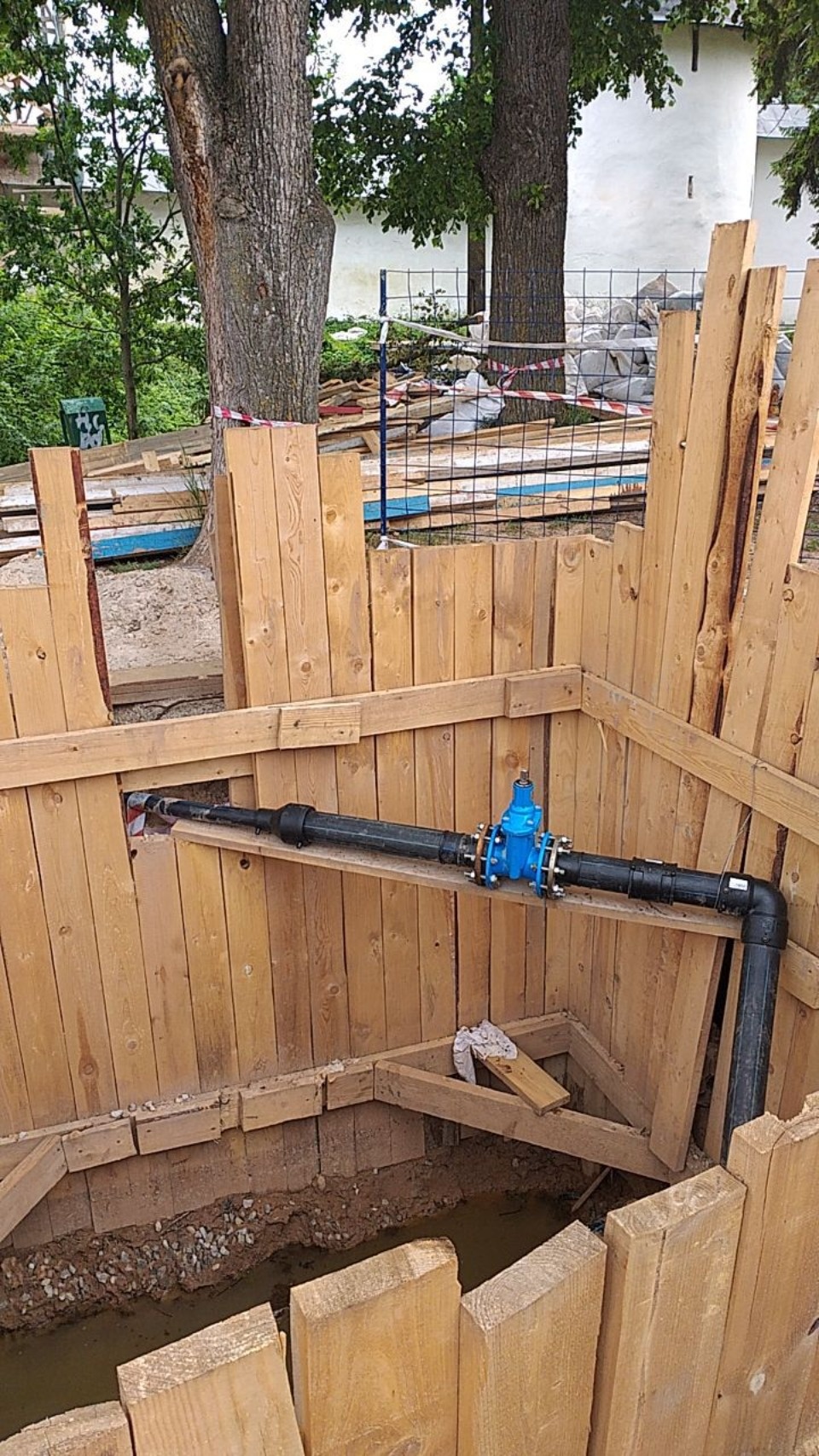 В Псково-Печерском монастыре завершается монтаж инженерных сетей В Псково-Печерском монастыре завершается монтаж инженерных сетей