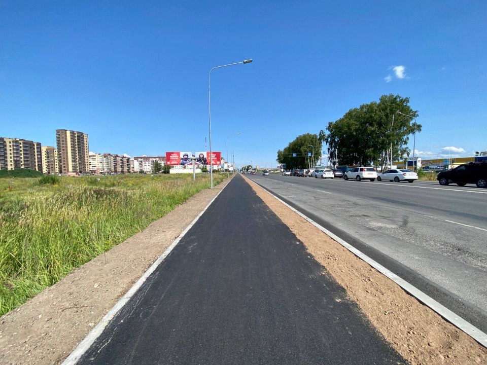 Новый тротуар к «Фьорд Плазе» в Пскове практически готов