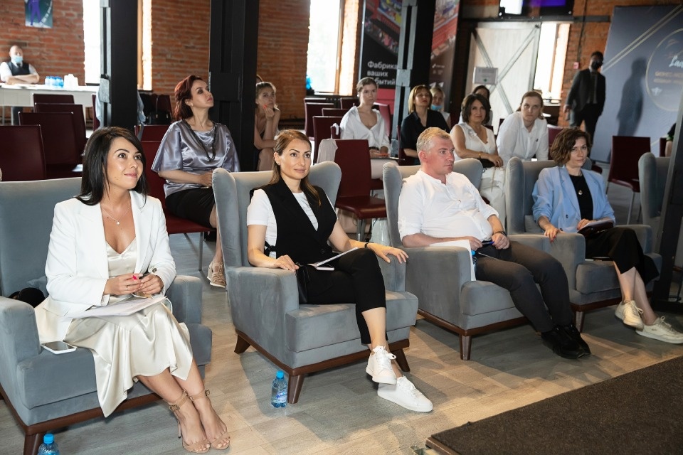 Псковские предпринимательницы могут поучаствовать в федеральном бизнес-акселераторе Lady007