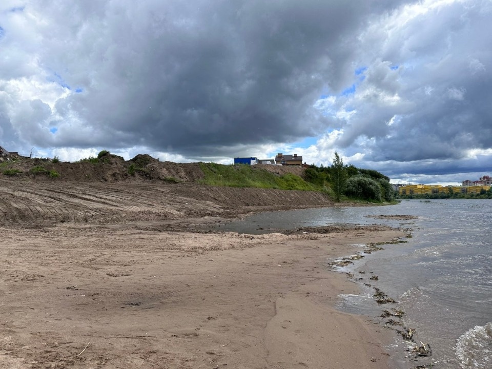 К середине августа в Пскове откроется новый пляж на реке Великой К середине августа в Пскове откроется новый пляж на реке Великой