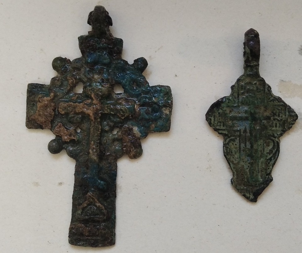 Антропологи изучат кости из разрушенного во время прокладки траншеи захоронения в Печорах