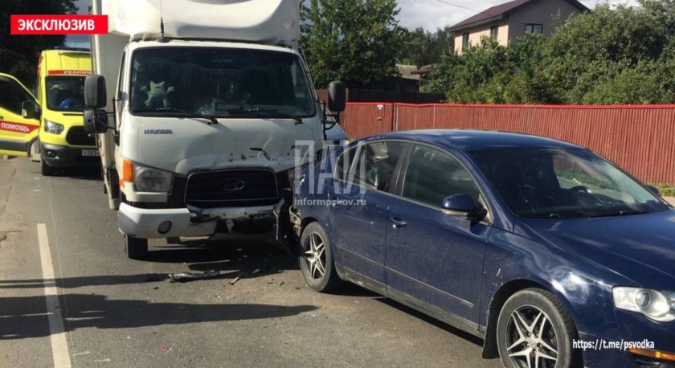В Пскове в результате ДТП госпитализировали 12-летнюю девочку