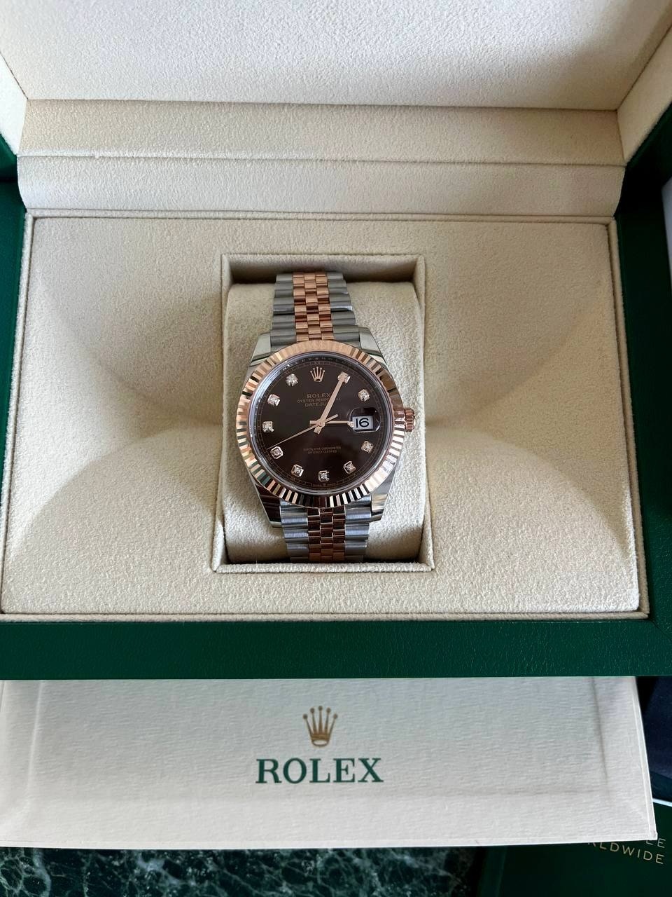 Иностранец пытался незаконно провезти наручные часы «ROLEX» через госграницу в Псковской области