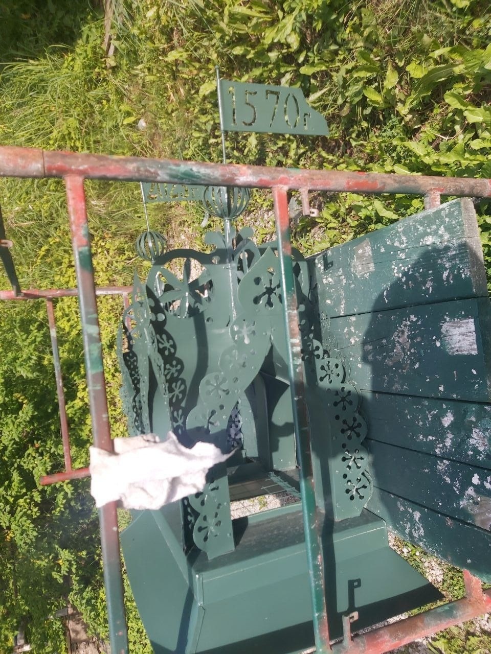 На трубы церкви Святого Лазаря в Печорах устанавливают дымники