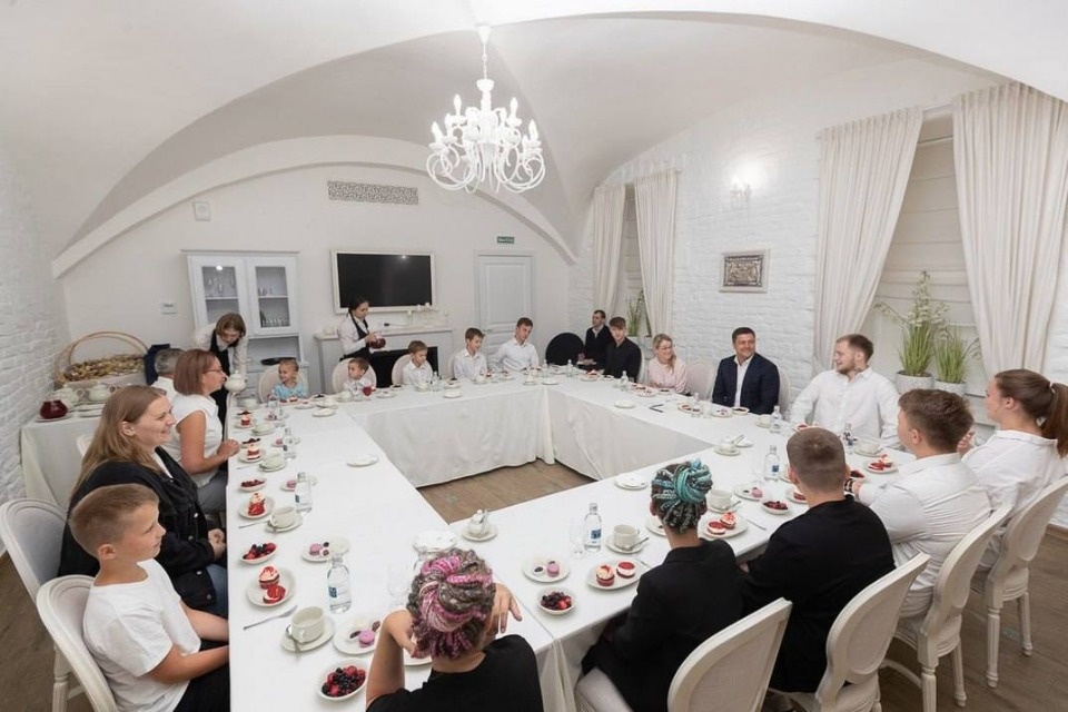 Псковские многодетные семьи могут подать заявку на региональный конкурс «Многодетная семья года»