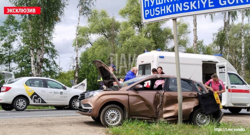Двух человек доставили в больницу после ДТП в Опочецком районе Двух человек доставили в больницу после ДТП в Опочецком районе