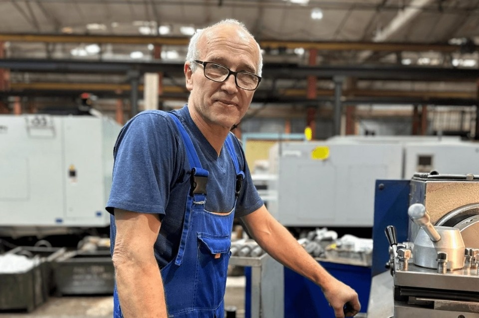 Медалью ордена «За заслуги перед Отечеством» наградили токаря из Великих Лук