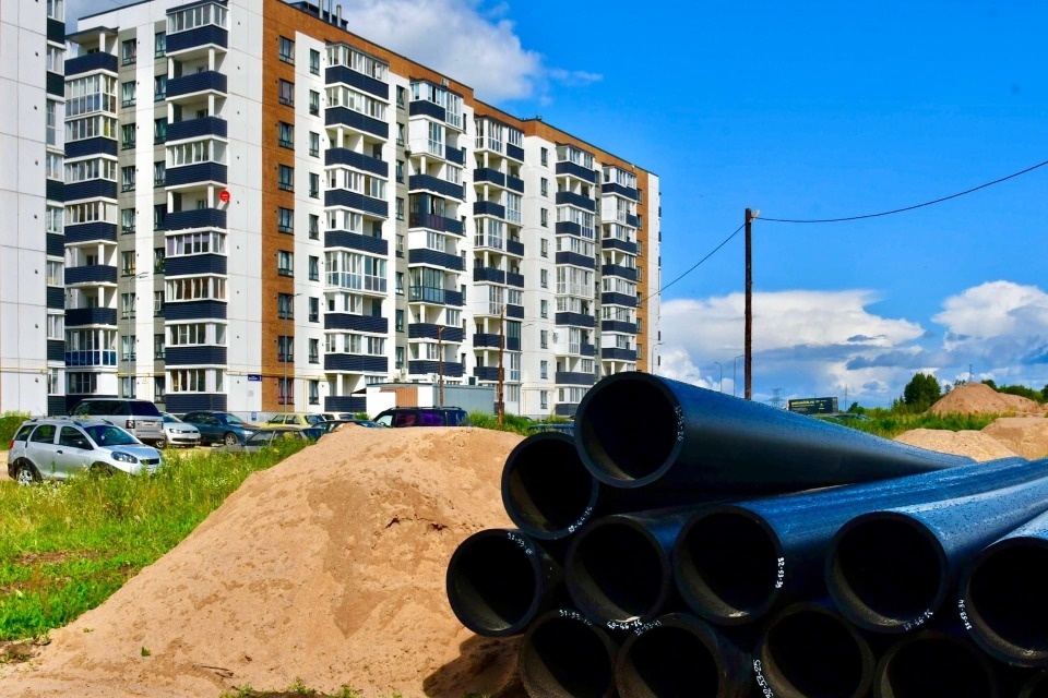 В псковской деревне Борисовичи начали строить магистральные сети ливневки
