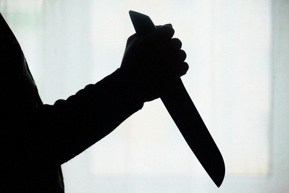 Вооруженный ножом пскович ограбил магазин на 16,5 тысяч рублей