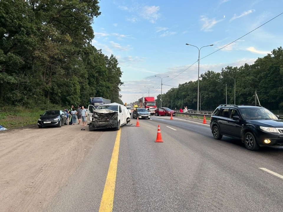 Пскович учинил ДТП с четырьмя автомобилями на трассе М-4 «Дон» в Воронежской области