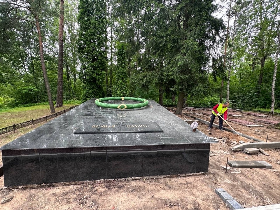 Территорию Малого Крестовского захоронения благоустраивают в Пскове