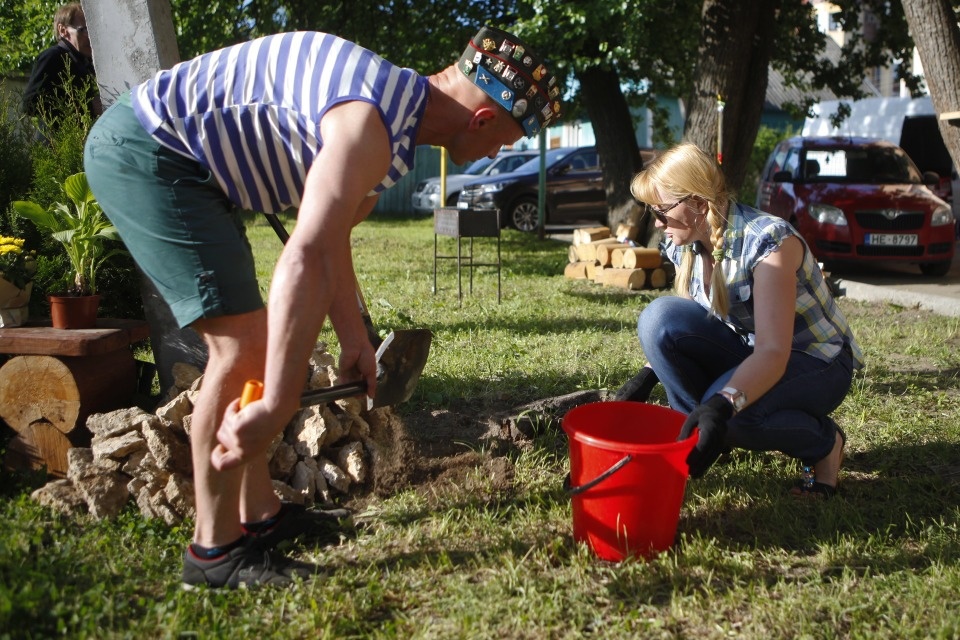 «Не живут от конкурса до конкурса, а работают»