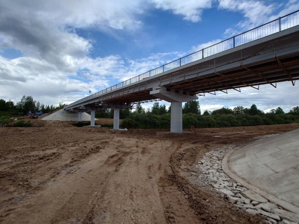 Ремонт моста на объездной дороге через Шелонь завершили в Дедовичском районе