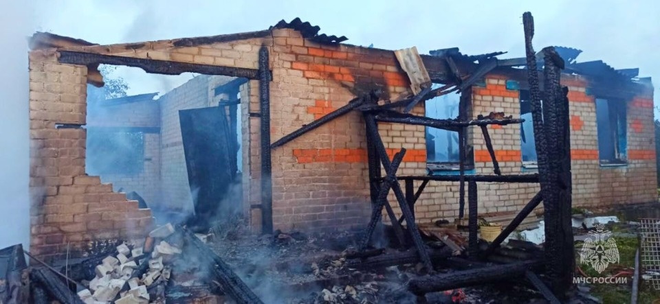 Женщина скончалась в результате пожара в Островском районе 