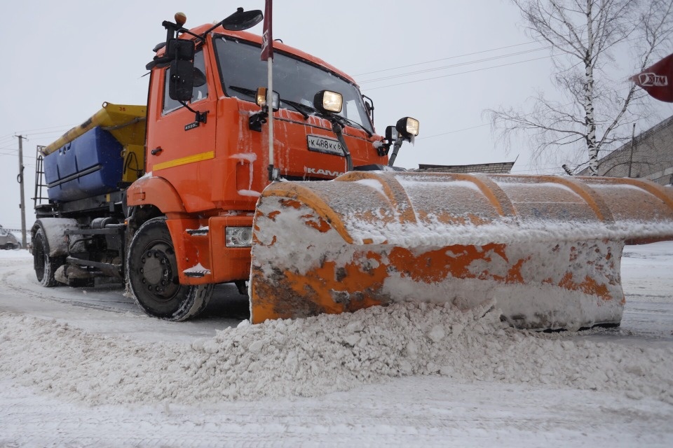 До 240 километров проезжает машина по уборке в центре Пскова за смену