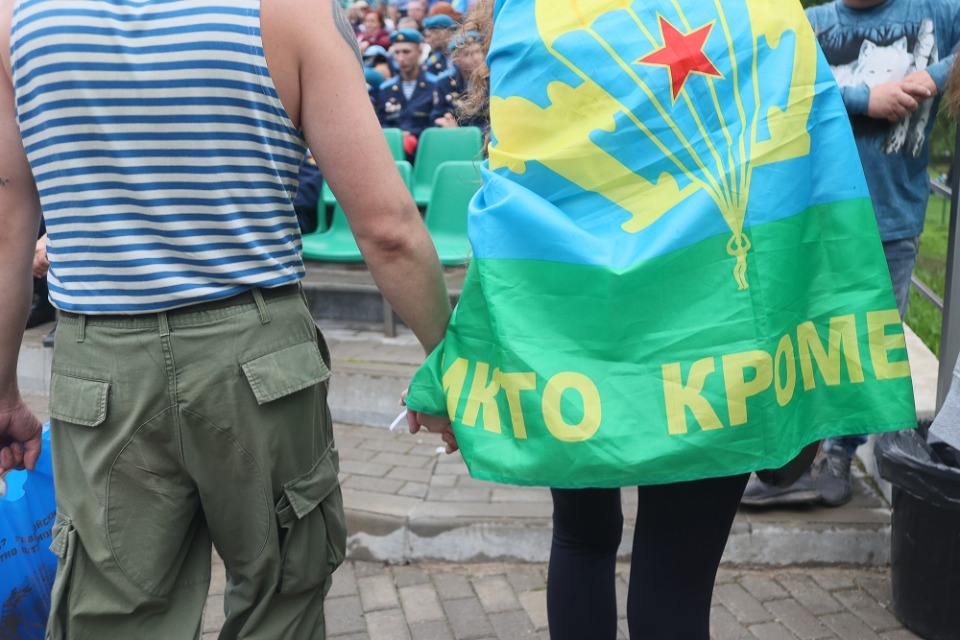 За ВДВ! За ВДВ!