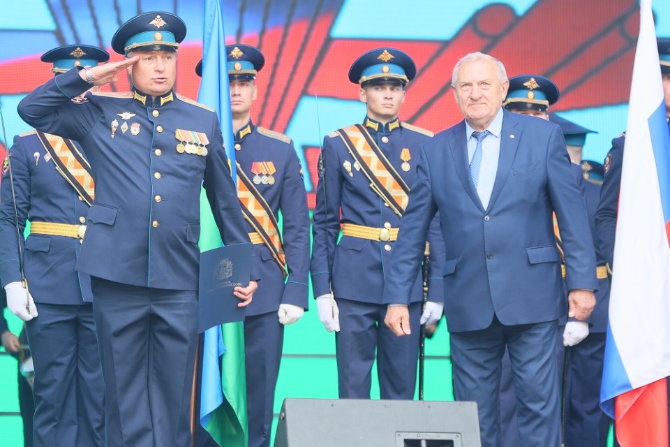 За ВДВ! За ВДВ!