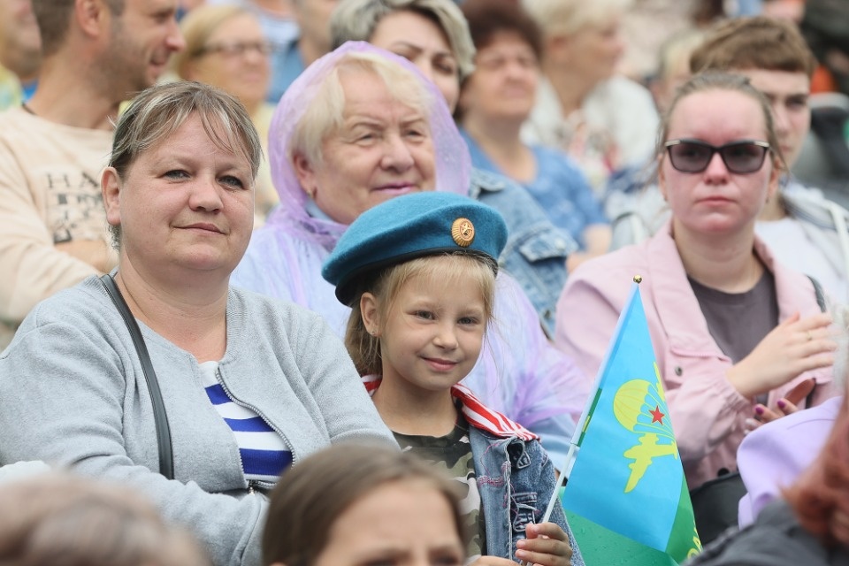 За ВДВ! За ВДВ!