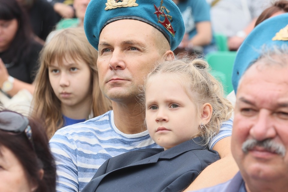 За ВДВ! За ВДВ!