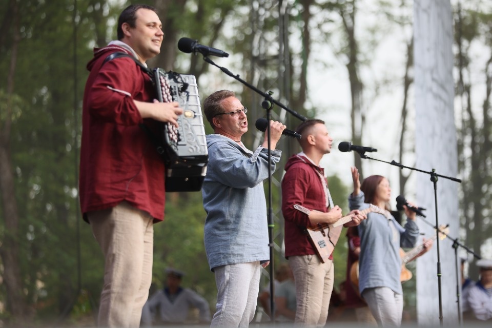 За ВДВ! За ВДВ!