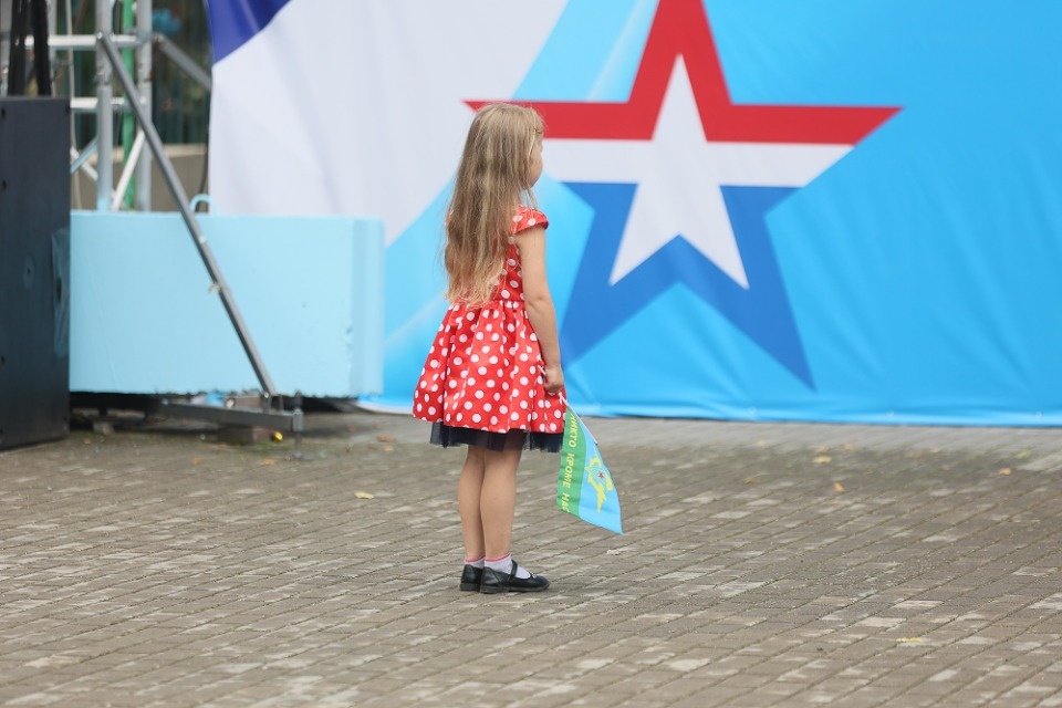 За ВДВ! За ВДВ!