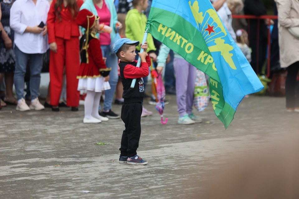 За ВДВ! За ВДВ!