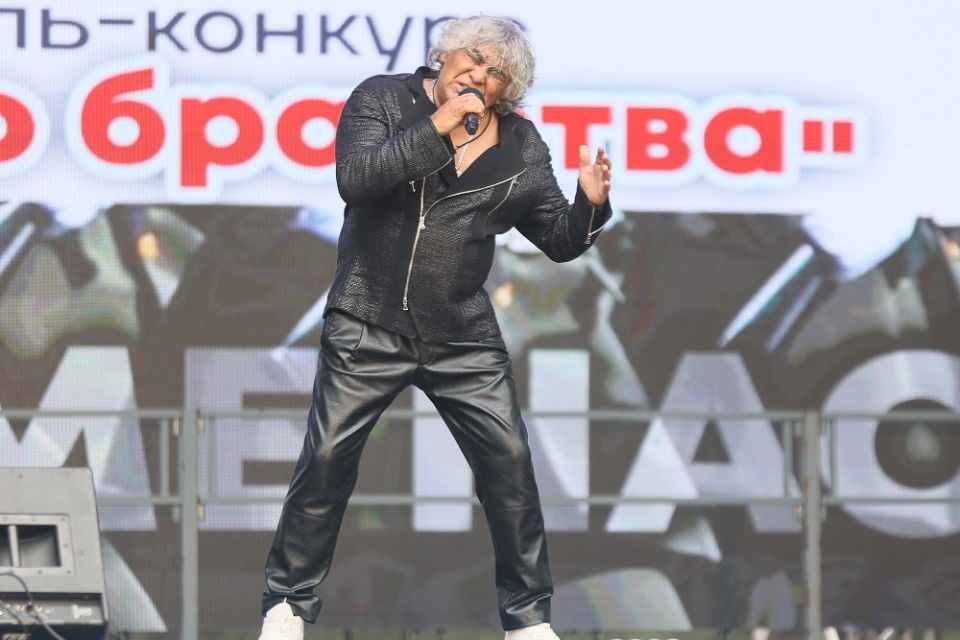 За ВДВ! За ВДВ!