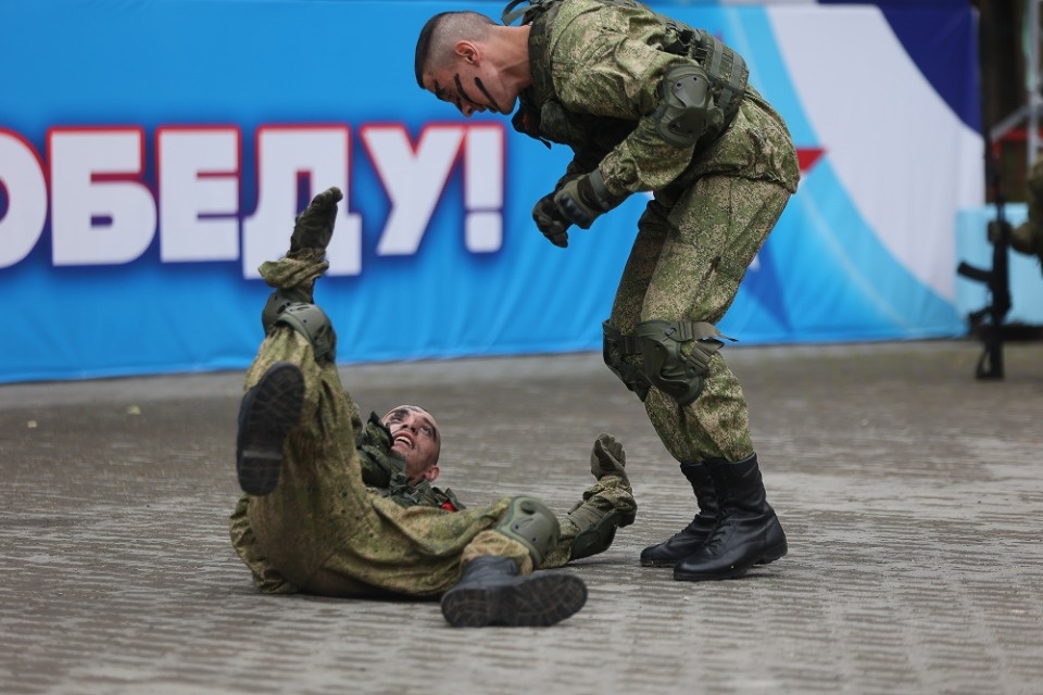 За ВДВ! За ВДВ!