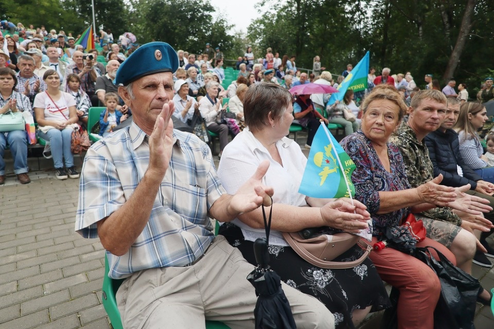 За ВДВ! За ВДВ!