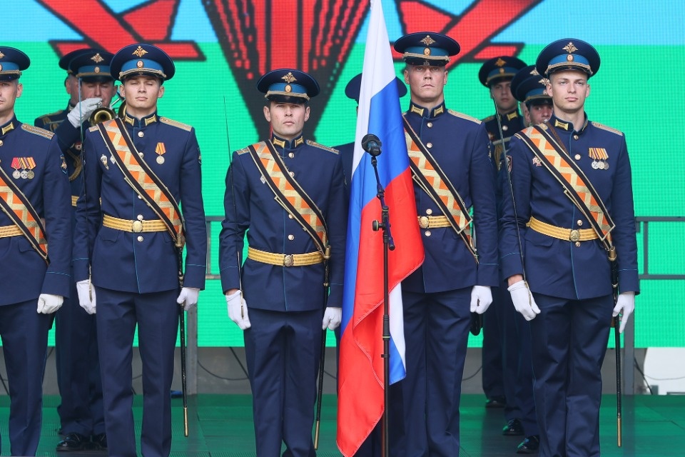 За ВДВ! За ВДВ!