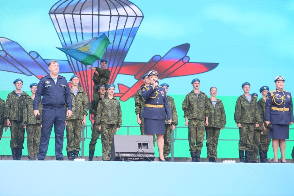 За ВДВ! За ВДВ!