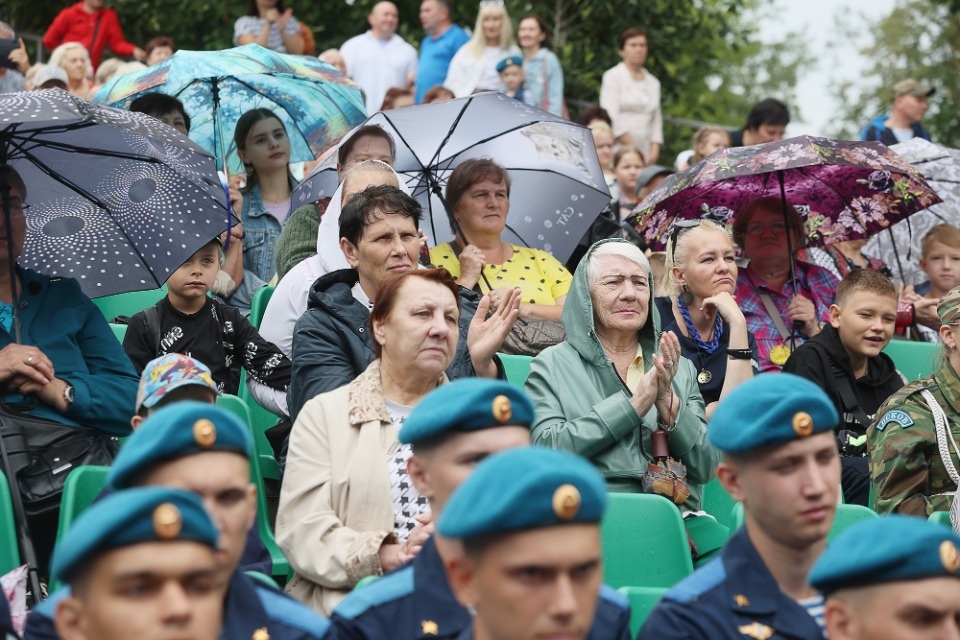 За ВДВ! За ВДВ!