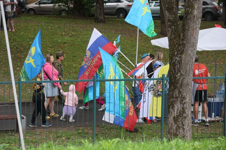 За ВДВ! За ВДВ!