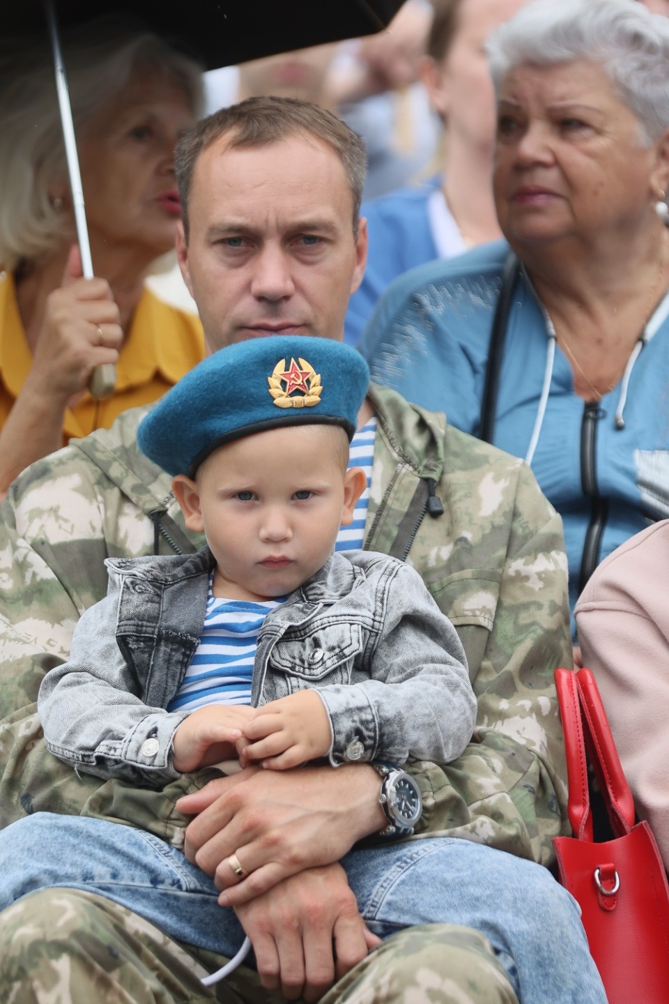 За ВДВ! За ВДВ!