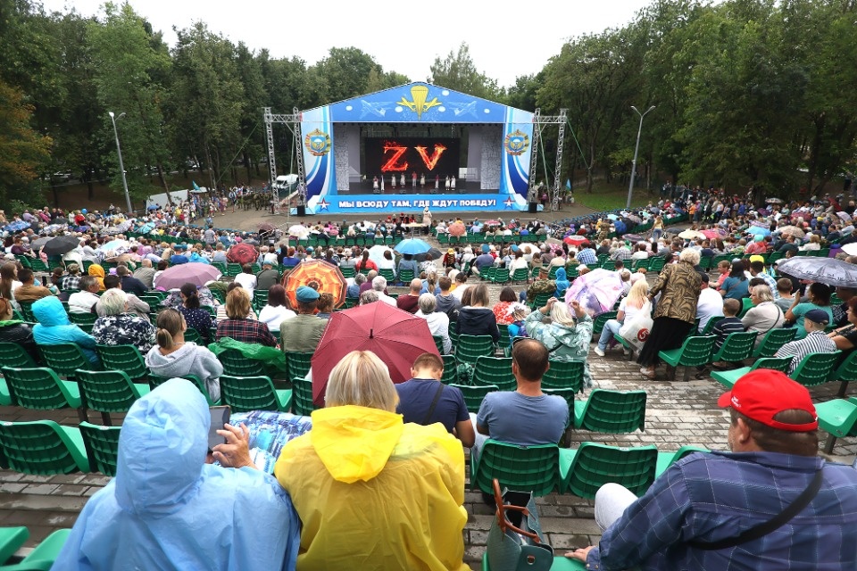 За ВДВ! За ВДВ!